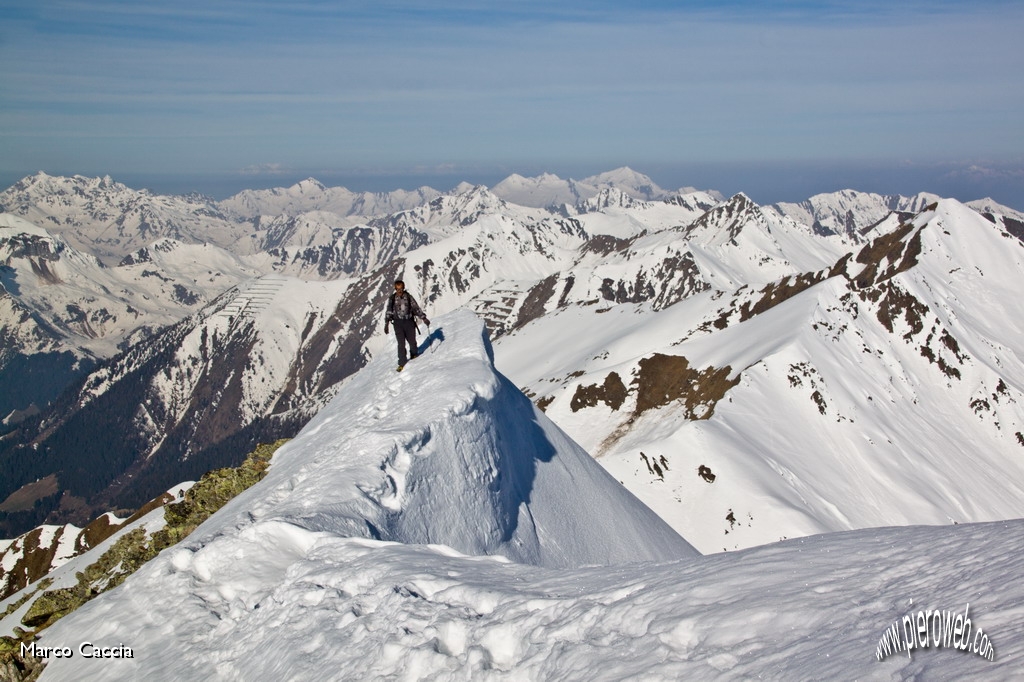 09_Dietro un  mare di cime.JPG